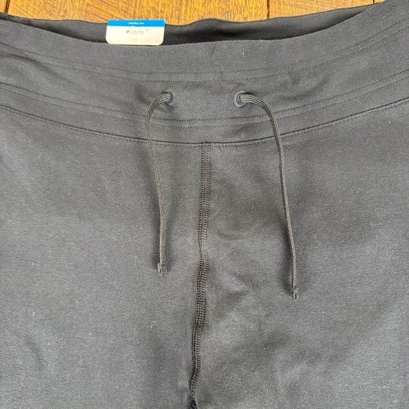 Columbia Performance Fit Capri Pants Black Size Large NWT Activewear - Picture 11 of 12